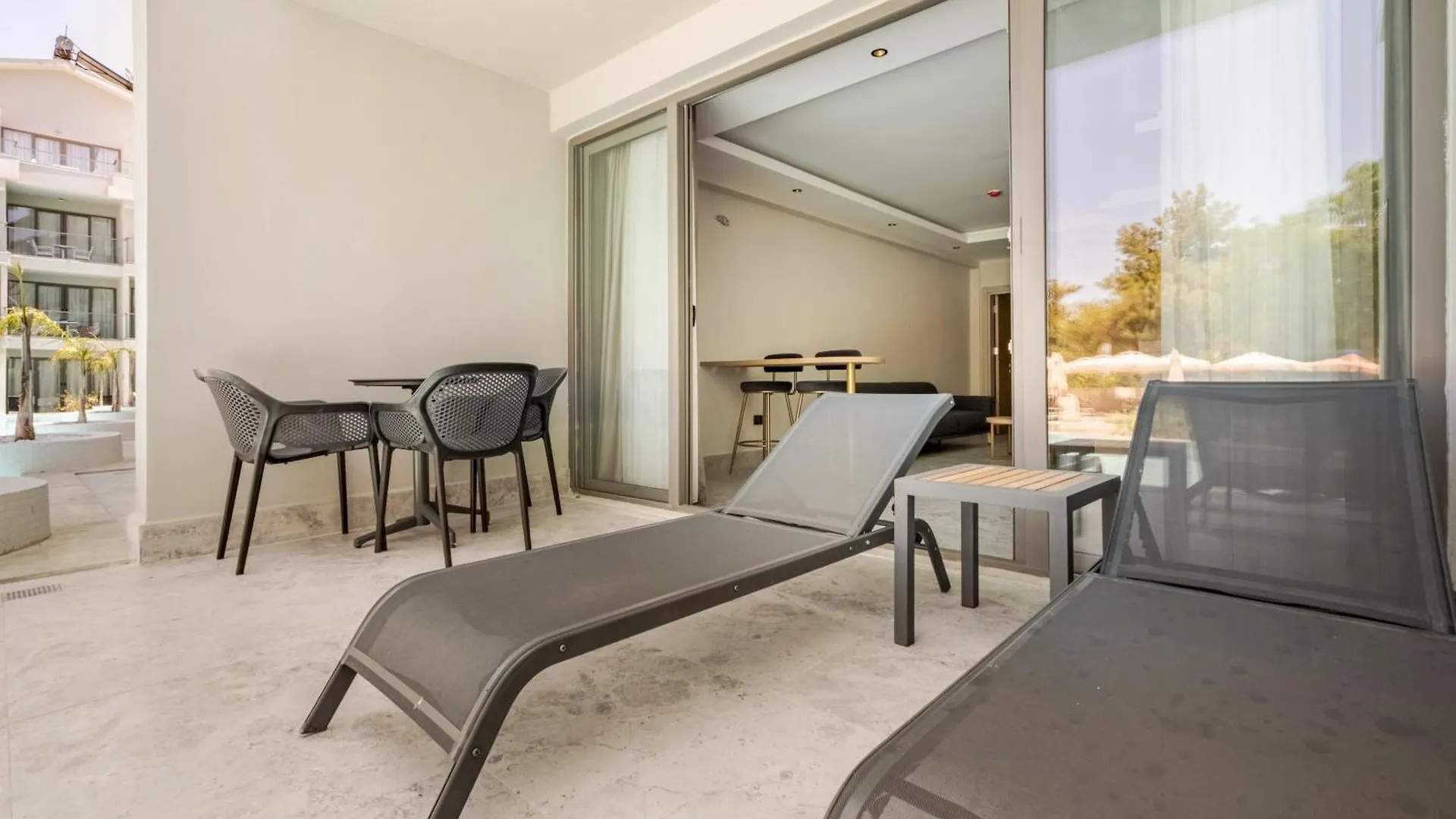 Chic Suite With Balcony Direct Pool Access Fethiye