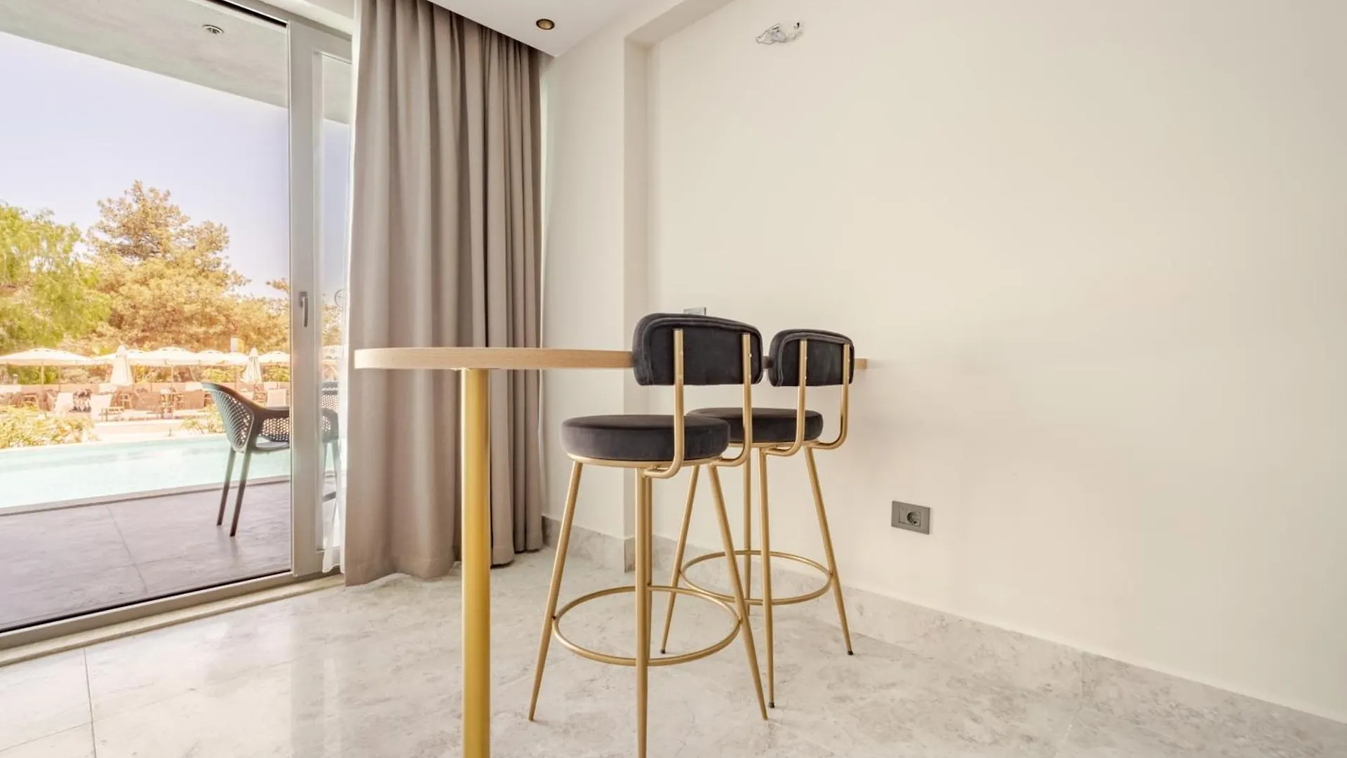 Chic Suite With Balcony Direct Pool Access Fethiye Apartamento